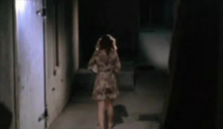 She walk alone in the street